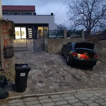 Sarlo Utcai Haz 베스프렘