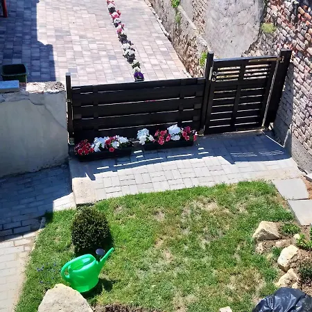 Sarlo Utcai Haz Feriehus *