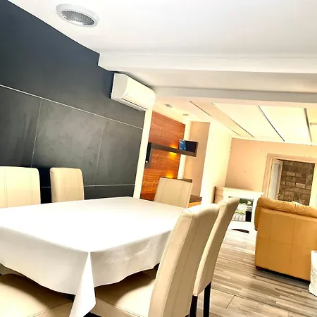 Sarlo Utcai Haz * Veszprém