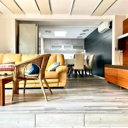 Sarlo Utcai Haz Feriehus *