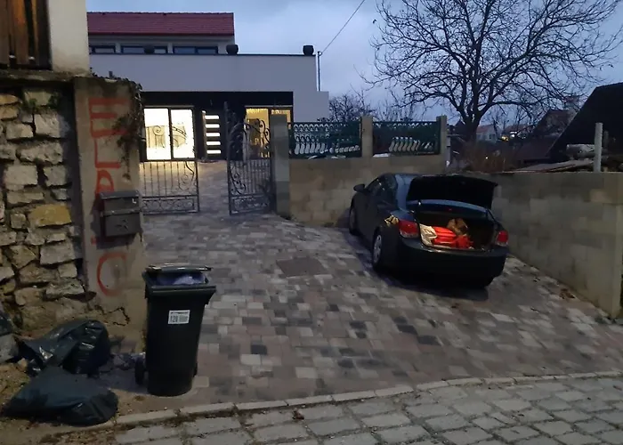 Sarlo Utcai Haz 베스프렘